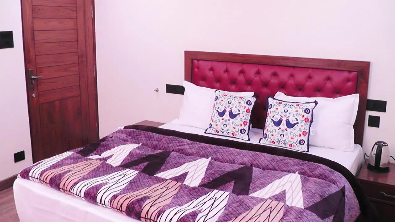 Hotel Jakhu Heights Shimla 3*,  India