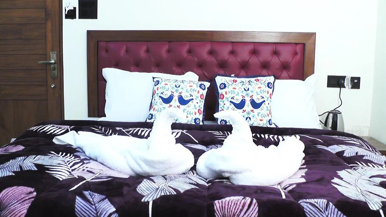 Hotel Jakhu Heights Shimla 3*,